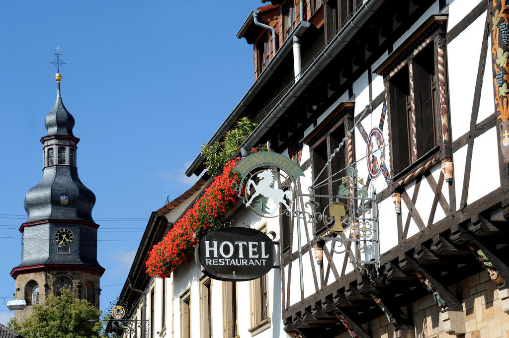 Weinkastell Zum Weissen Ross Hotel Kallstadt Buitenkant foto